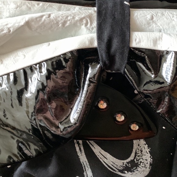 CYNTHIA Matthews Vintage Black and White Patent Leather and Fabric Shoulder Bag - Picture 10 of 16